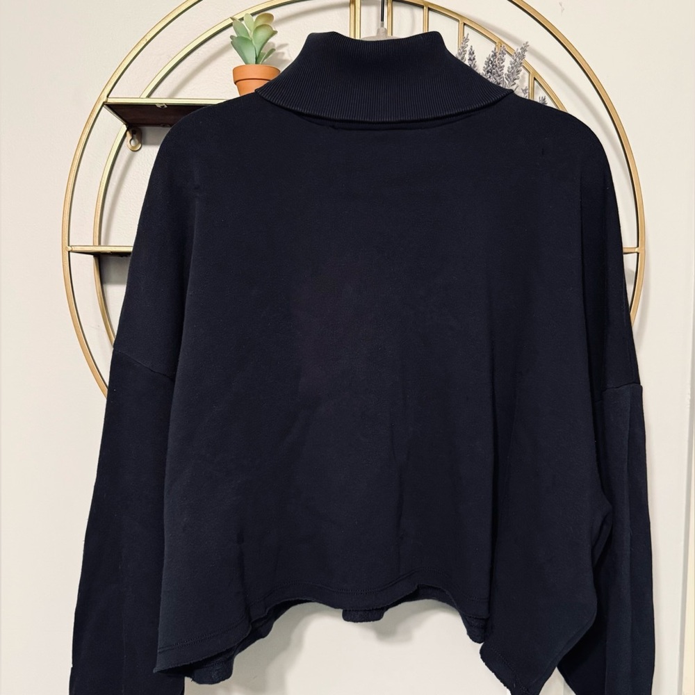💙American Eagle Outfitters Cropped Turtleneck Navy Sweater 💙